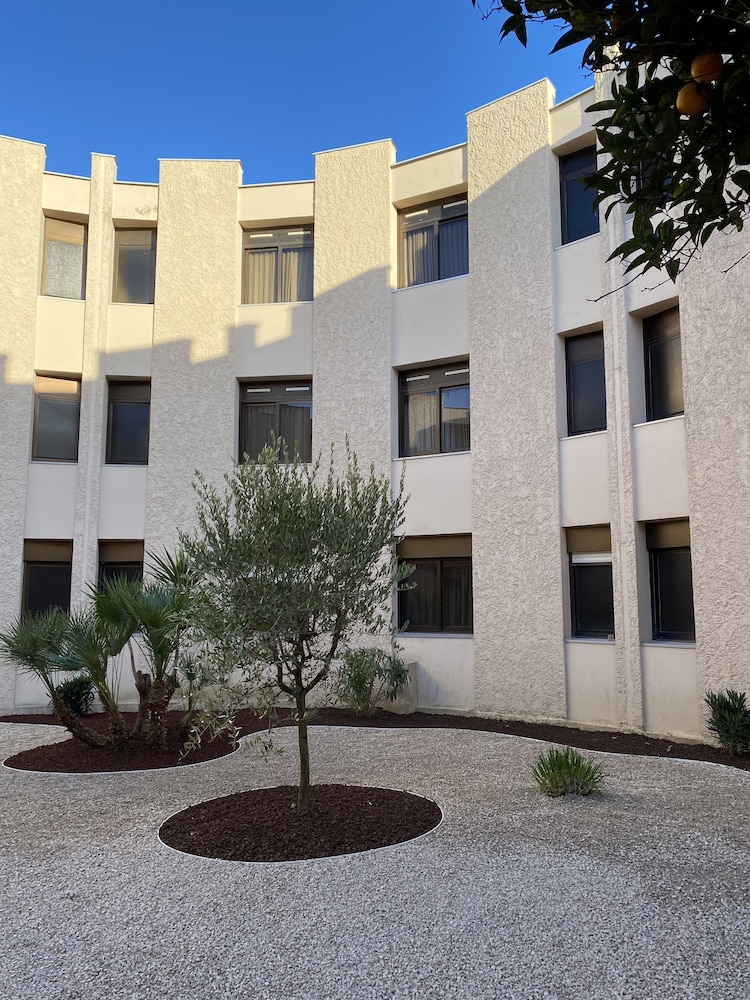 Standard Double Room, Courtyard Area - Photo 3