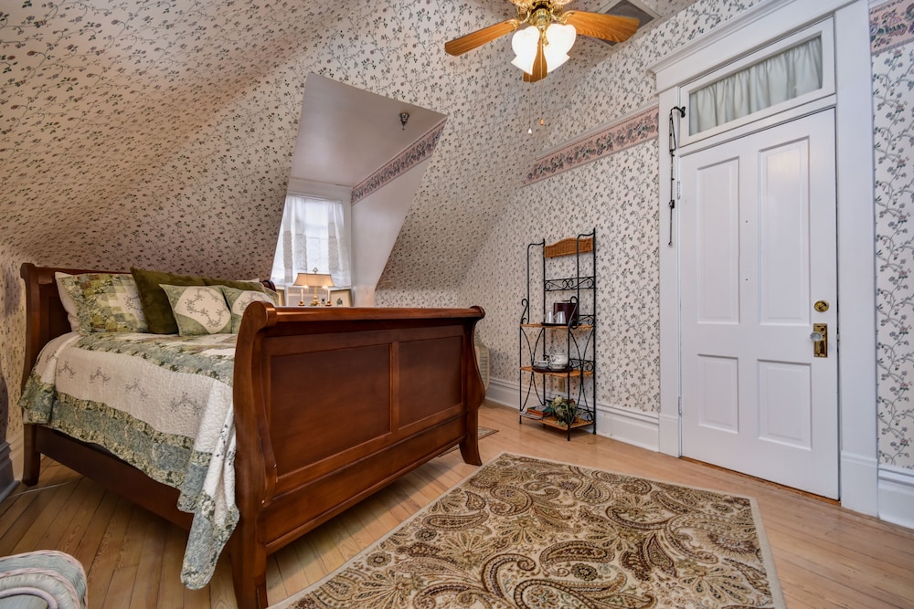 Suite (Evangeline) photo 2