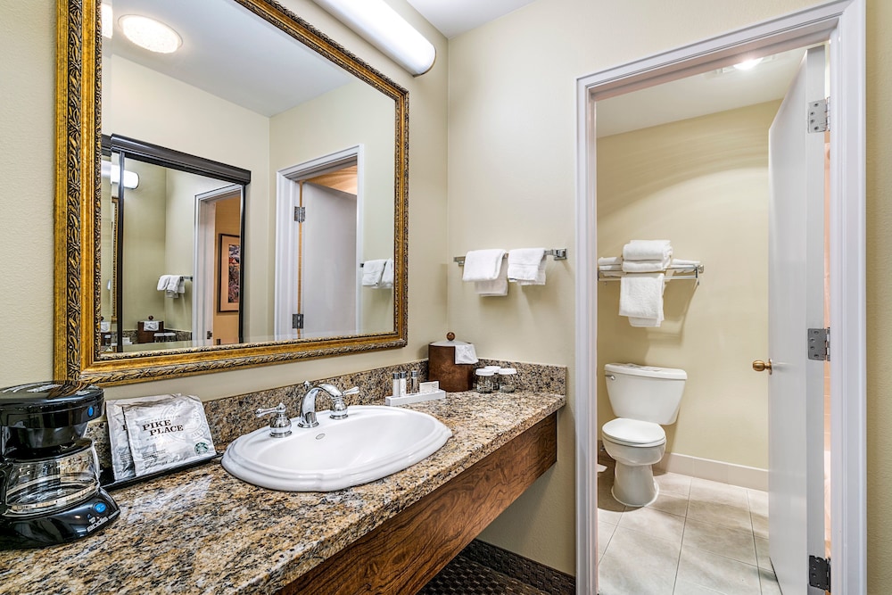 Deluxe Room, 2 Queen Beds (Pet Friendly)