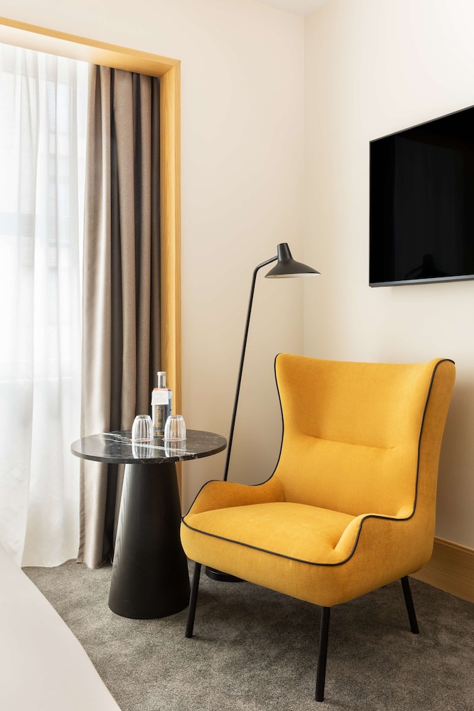 Room, 1 Queen Bed, Accessible - Photo 3
