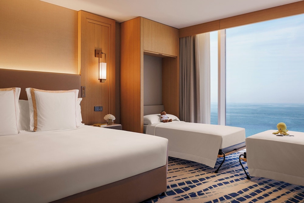 Family Room (Ocean Deluxe) thumbnail 6