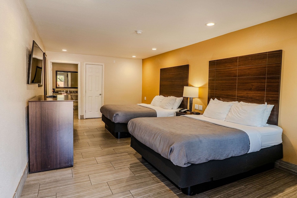 Suite, Multiple Beds, Non Smoking photo 1