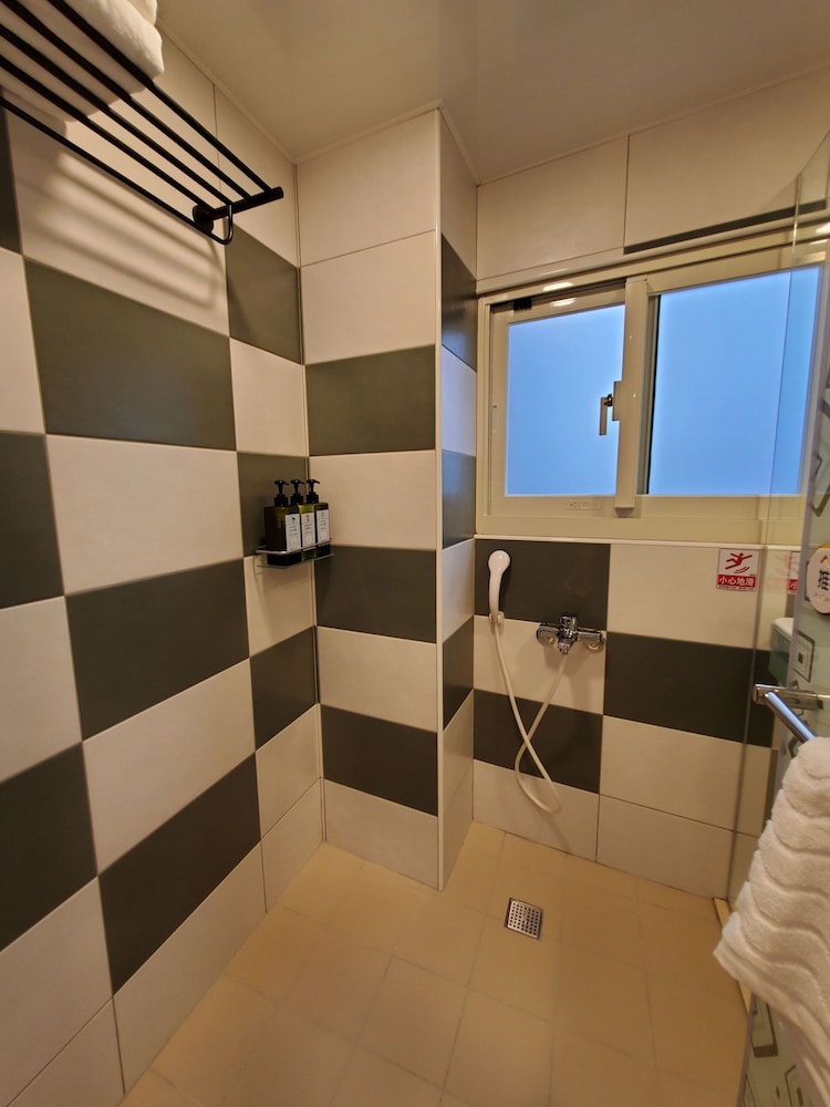 Economy Double Room, Non Smoking - Photo 6