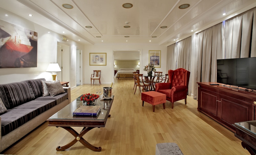 Presidential Suite, City View thumbnail 6