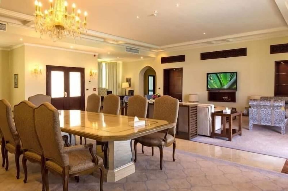 Royal Villa - Photo 6