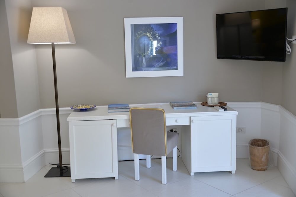 Junior Suite, Terrace, Hill View (Lemon) photo 3