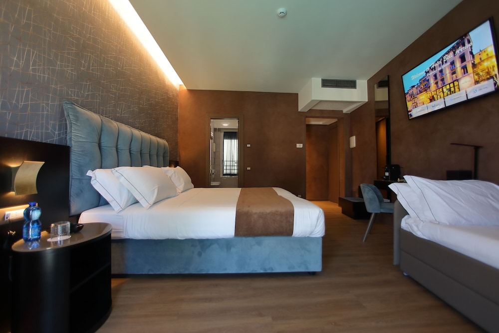 Deluxe Triple Room - Photo 1