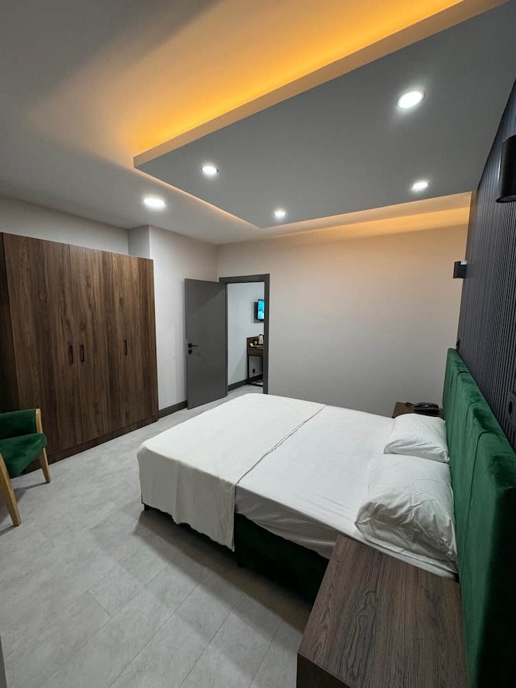 Standard Triple Room, City View photo 2