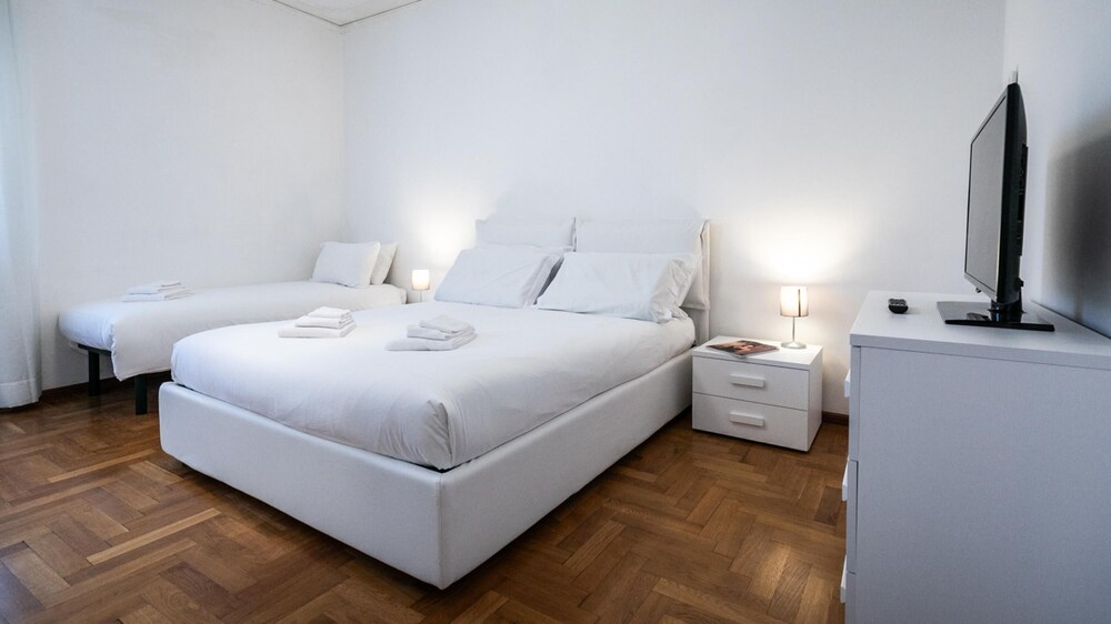 Apartment photo 2