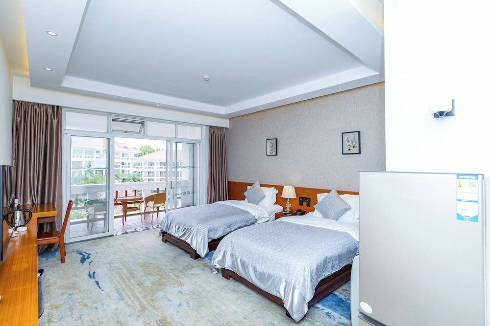 Basic Double or Twin Room, Balcony, Lake View photo 1