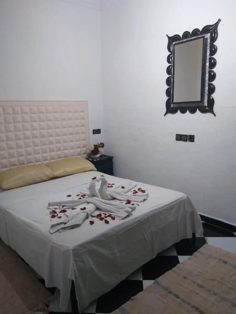 Basic Single Room - Photo 3