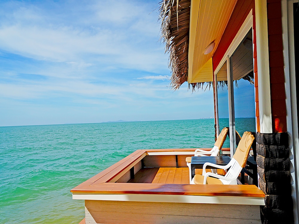 On Beach Premium Bungalow - Photo 1