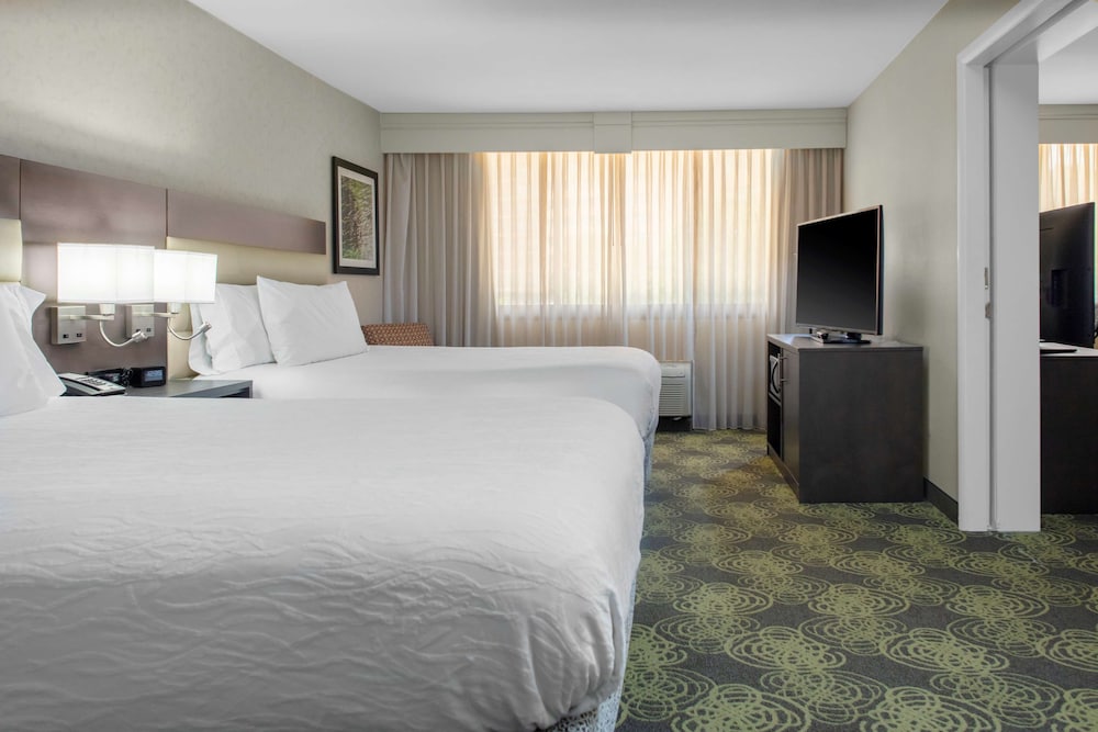 One Bedroom Suite, 2 Queen Beds photo 2