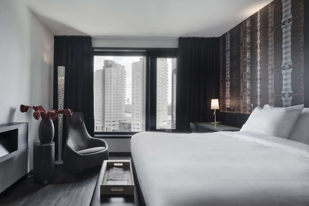 Room, 1 King Bed, Sauna (Waterfront)