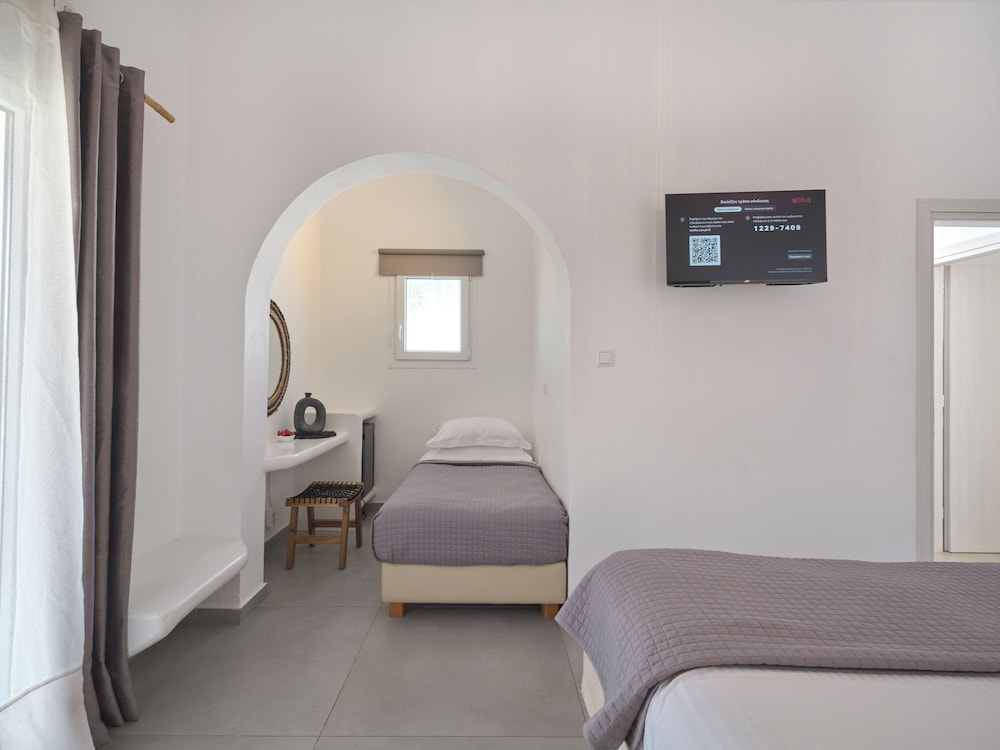 Family Suite, 2 Bedrooms, Balcony photo 3