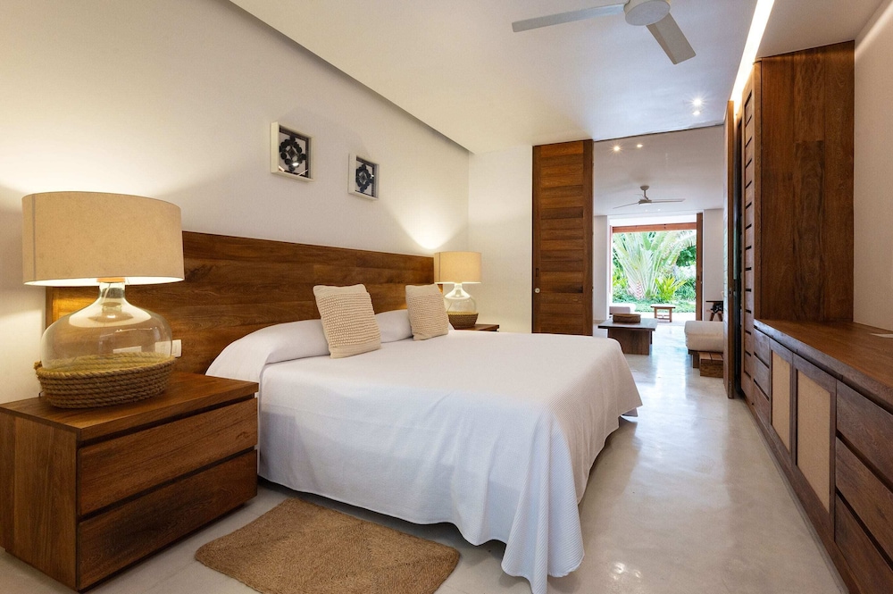 Deluxe Room, 1 King Bed, Garden View (Junior Suite 6C) photo 1