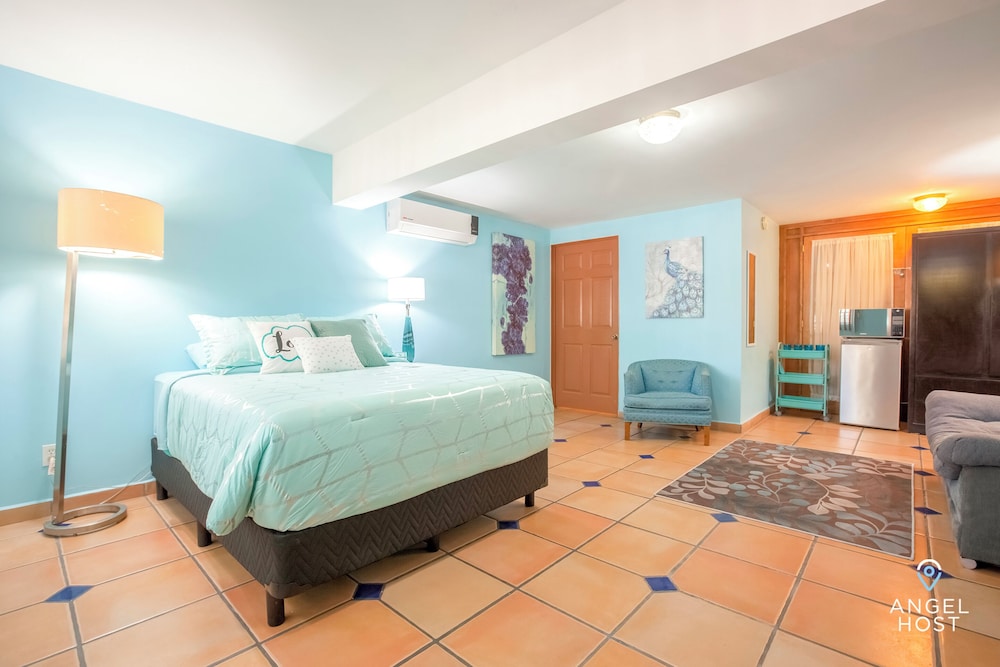Comfort Studio, 1 Queen Bed, Beachside photo 1