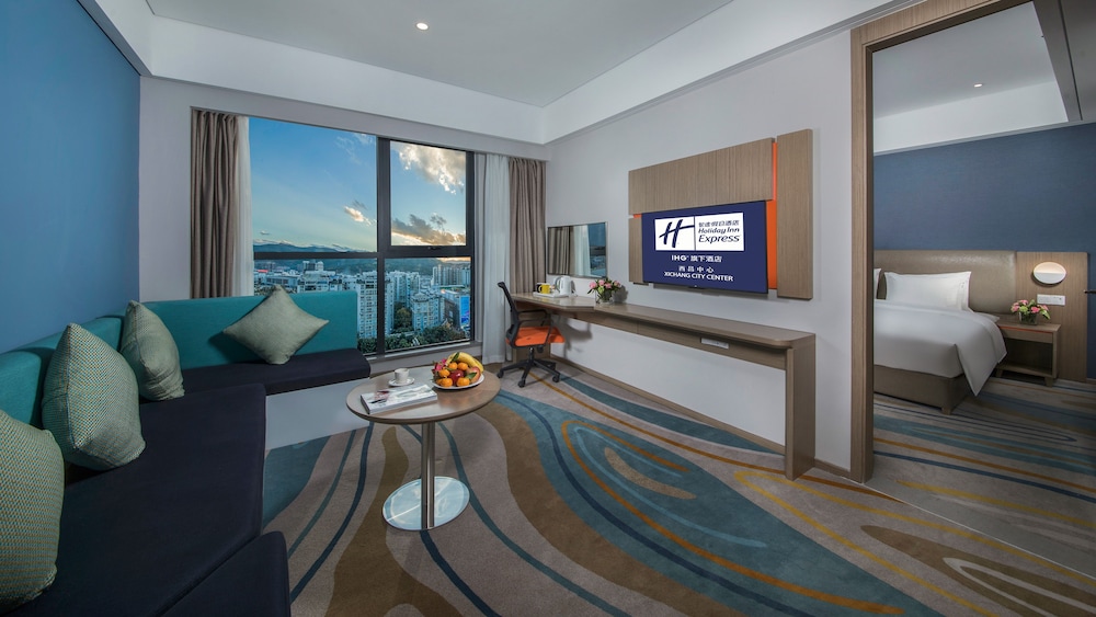 Suite, 1 King Bed - Photo 1