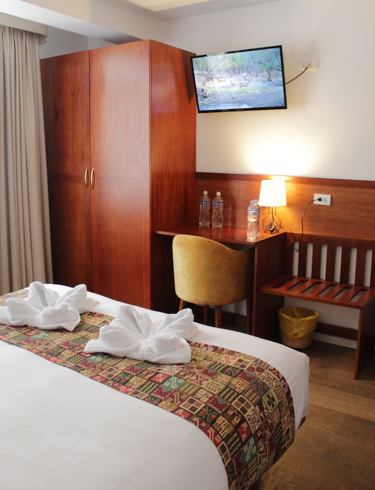 Standard Room, 1 Queen Bed photo 1