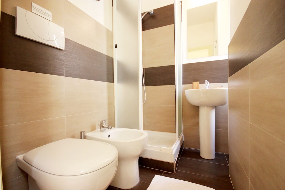 Classic Twin Room, Private Bathroom photo 2