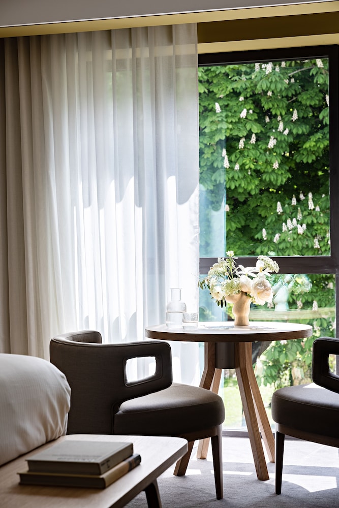 Junior Suite, 1 King Bed, Tower (Eiffel Tower View) - Photo 10