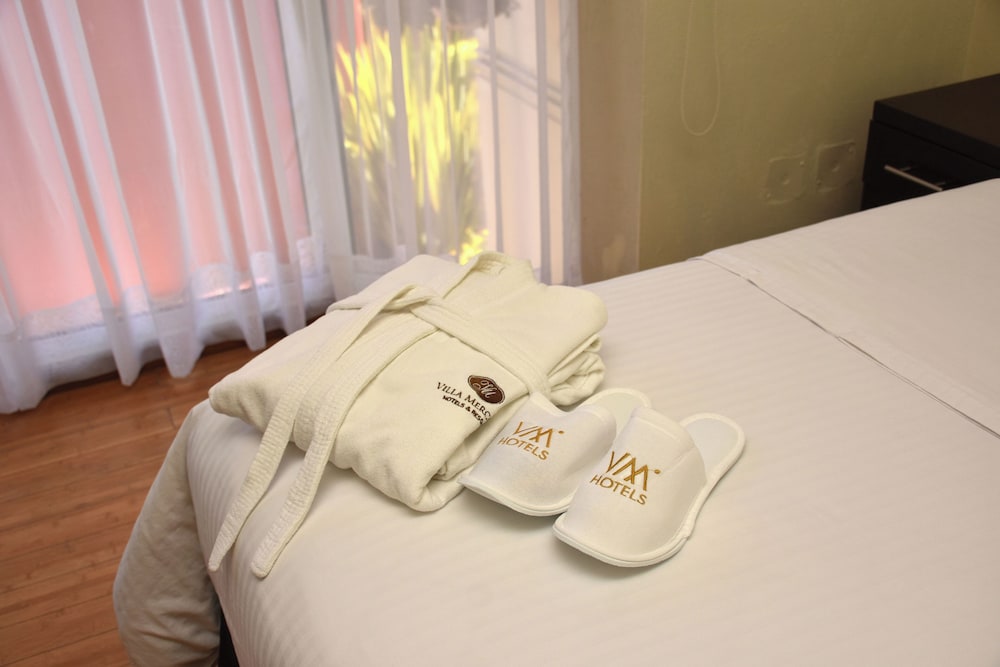 Deluxe Double Room - Photo 21