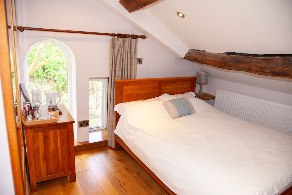 Basic Double Room, Ensuite photo 2