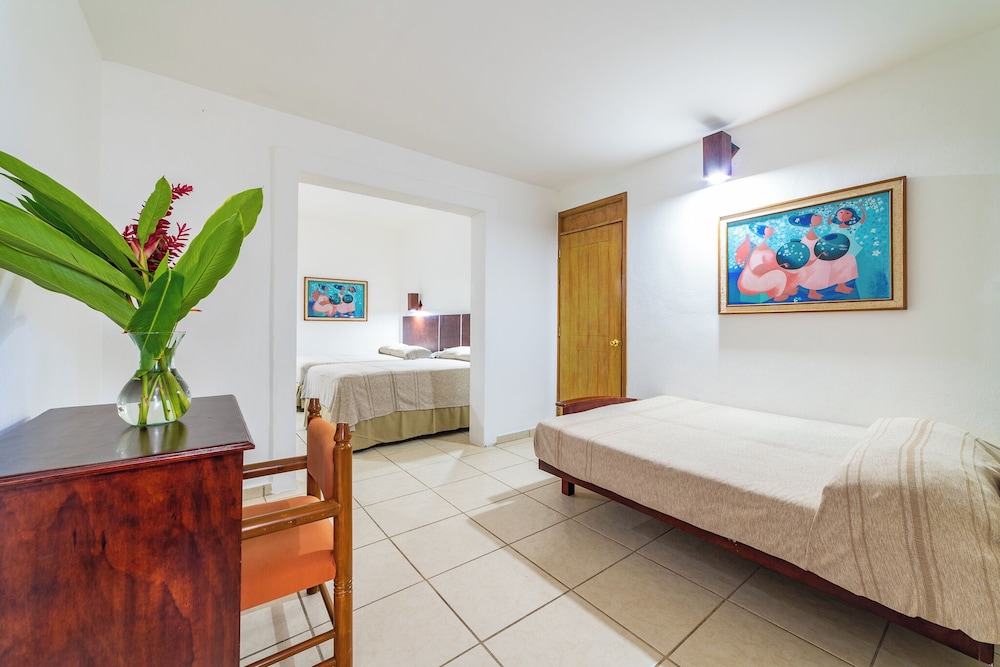 Standard Room, Multiple Beds - Photo 2