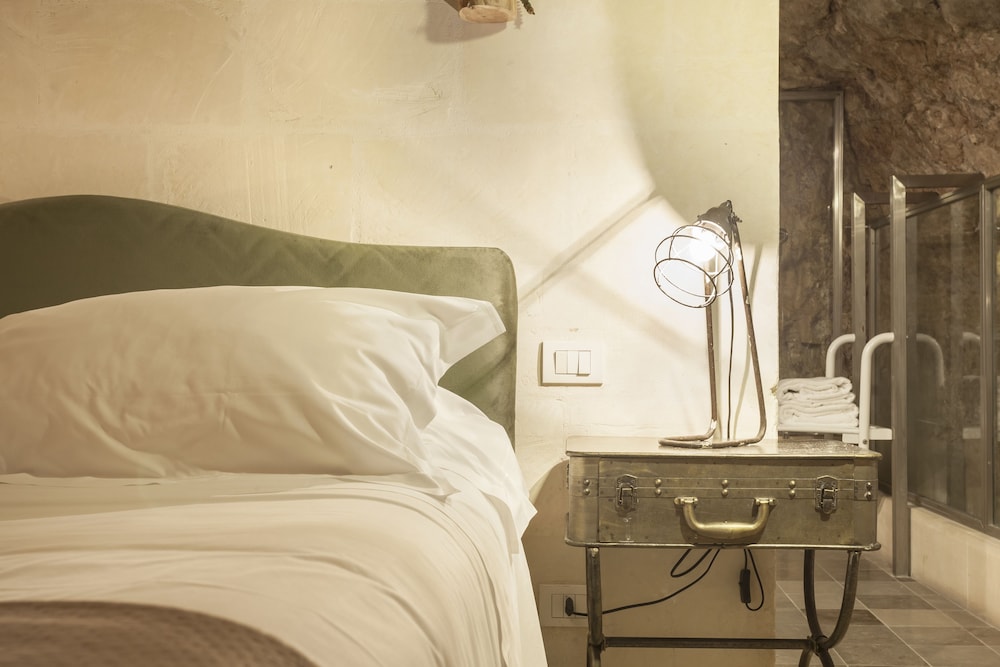 Junior Suite (Deluxe) - Photo 2