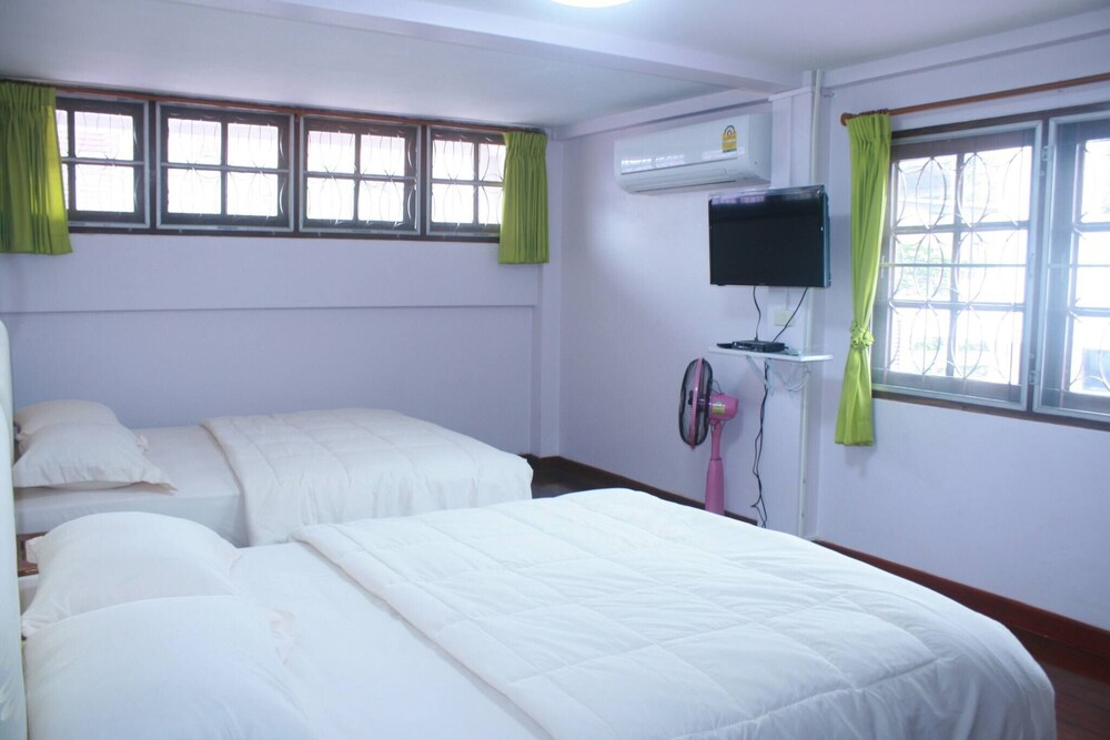 House, 3 Bedrooms, Smoking