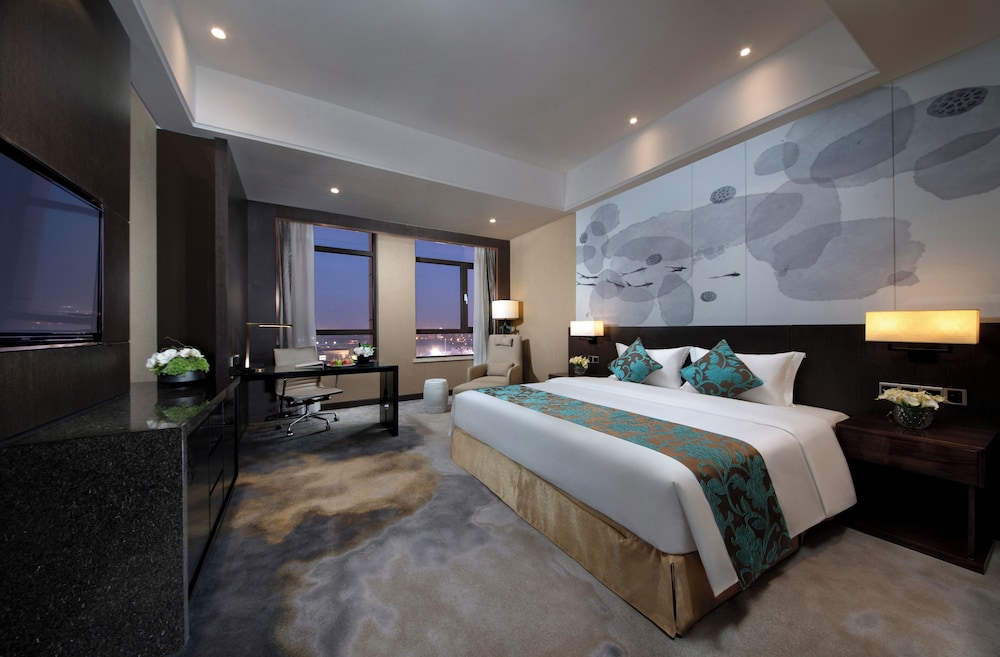 Superior Room, 1 Queen Bed photo 1