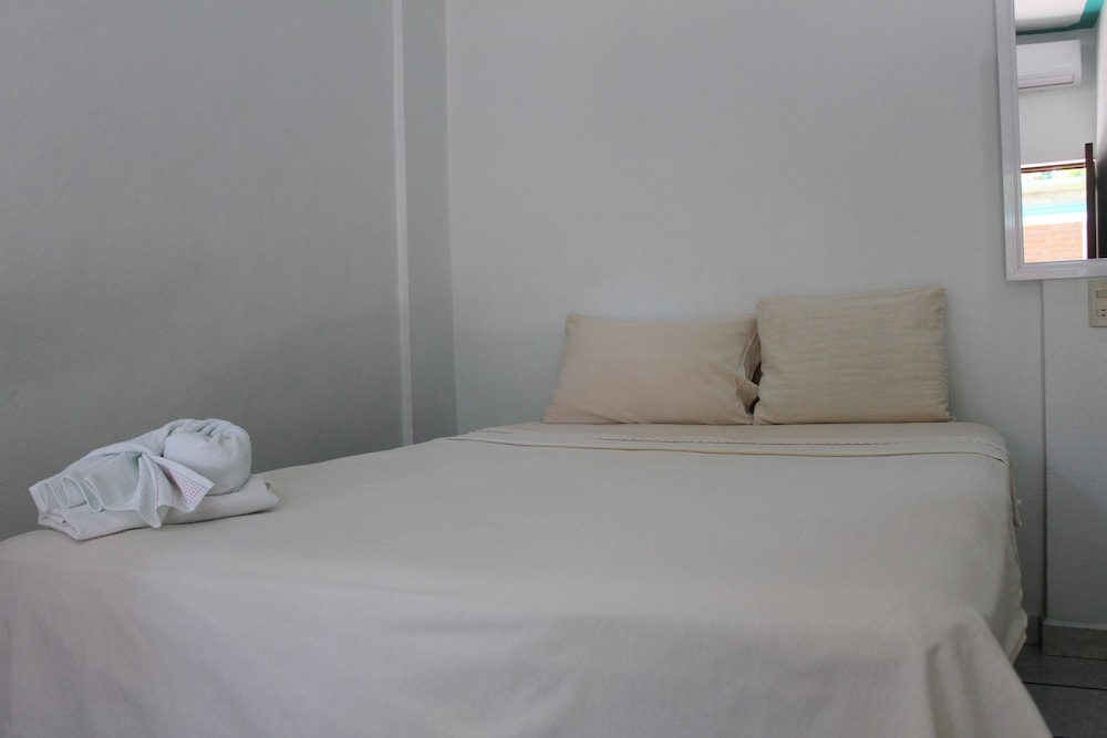 Basic Twin Room - Photo 17