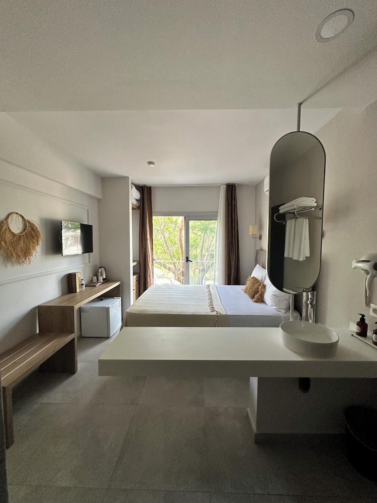Superior Double Room, Balcony, Garden View