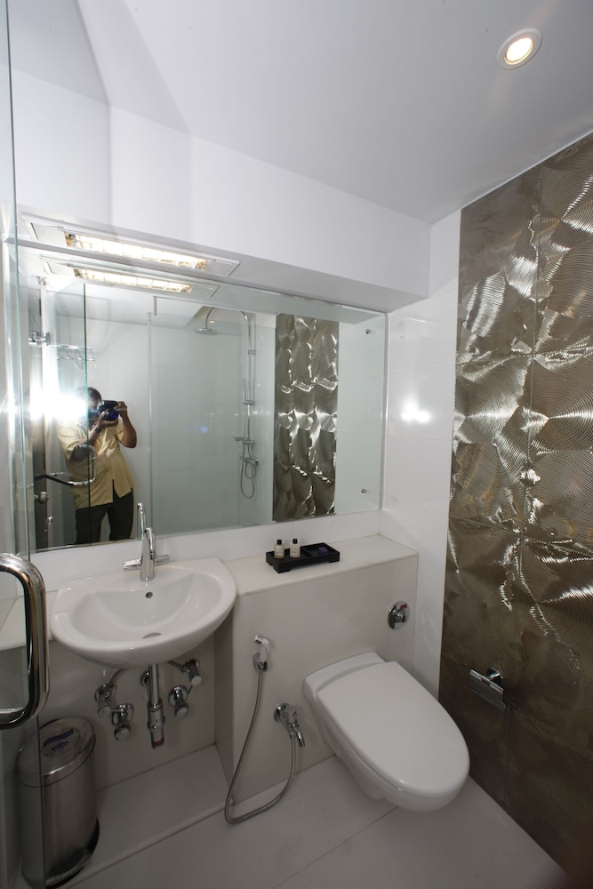 Suite Room - Photo 6