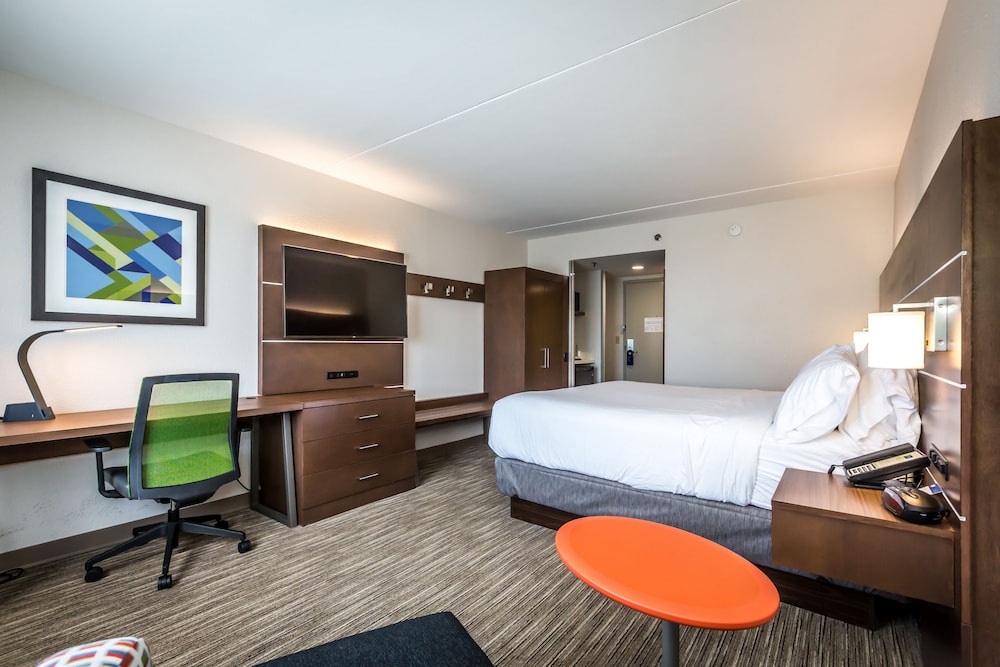 Room, 1 Queen Bed, Accessible (Communications Accessible) - Photo 2