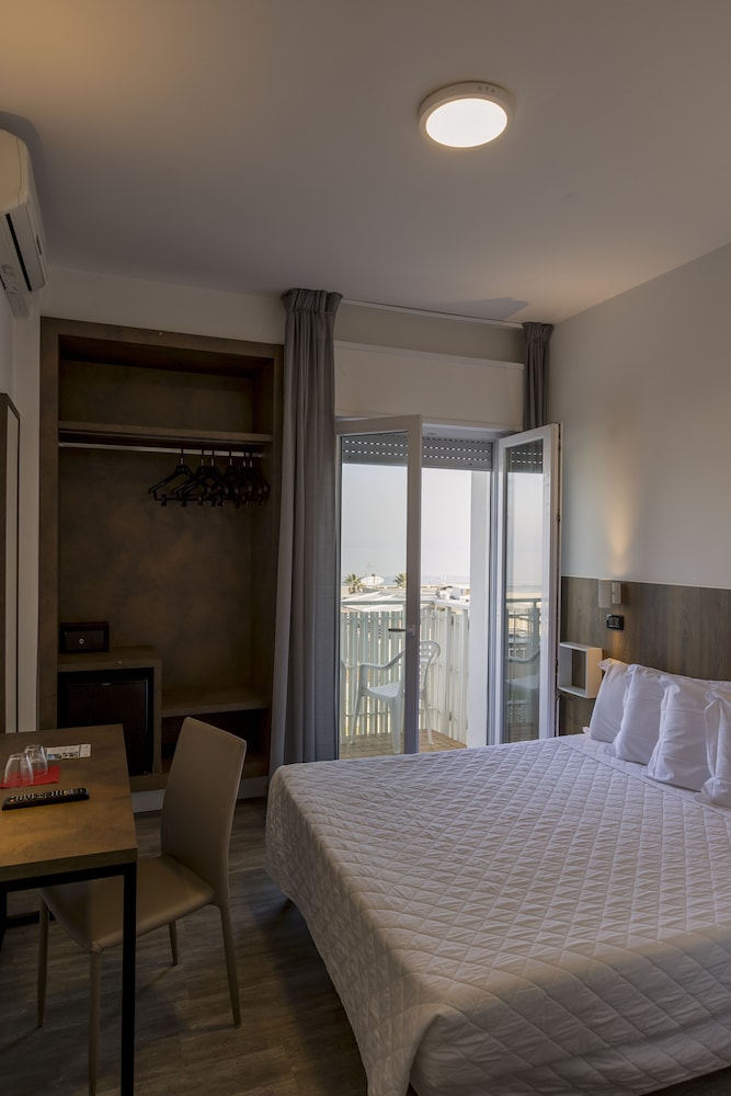 Triple Room, Sea View - Photo 4