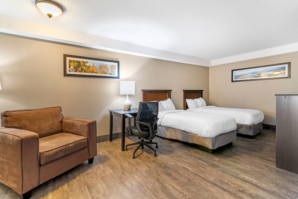 Suite, Multiple Beds, Non Smoking - Photo 2