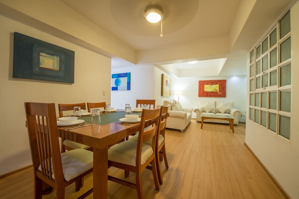 Suite, 3 Bedrooms - Photo 5