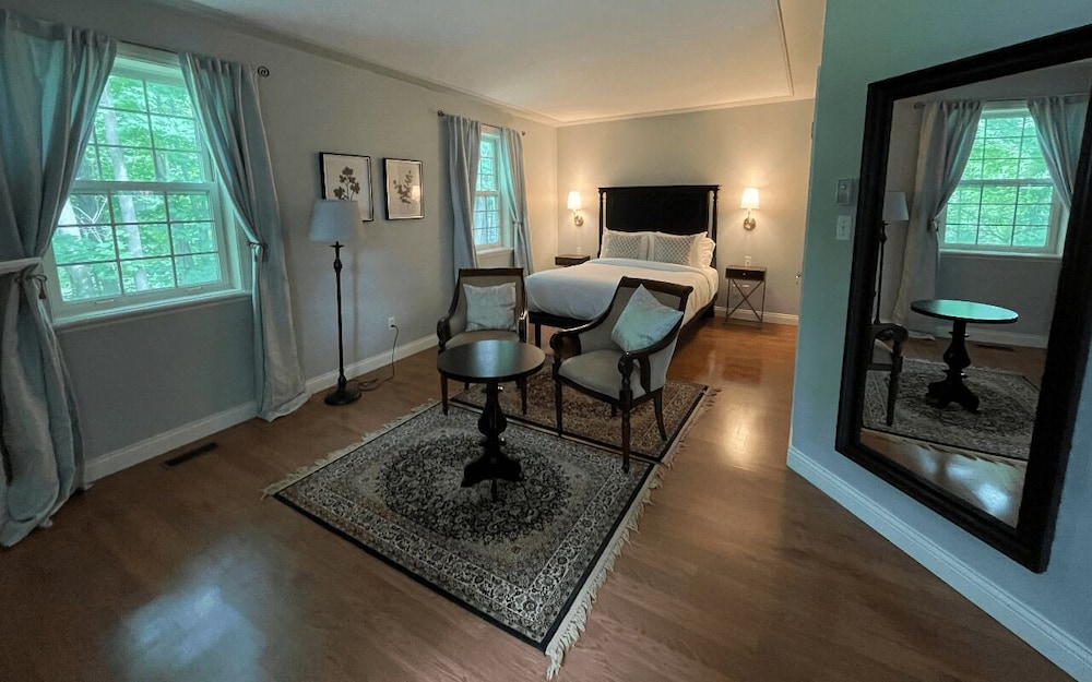 Classic Room, 1 Queen Bed, Fireplace (N°5)