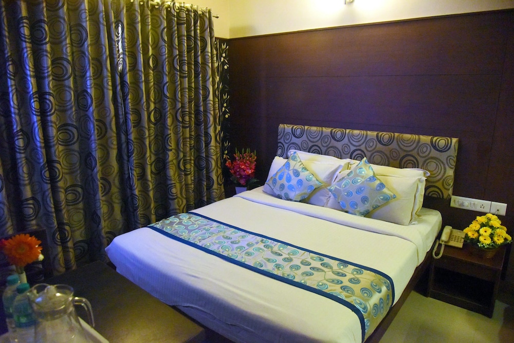 Deluxe Double Room, 1 Bedroom, Accessible, Smoking photo 3