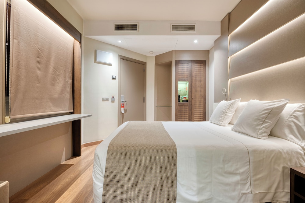 Economy Double Room (Interior) thumbnail 5