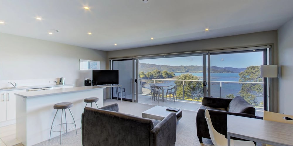 Luxury 2 Bedroom Apartment photo 1