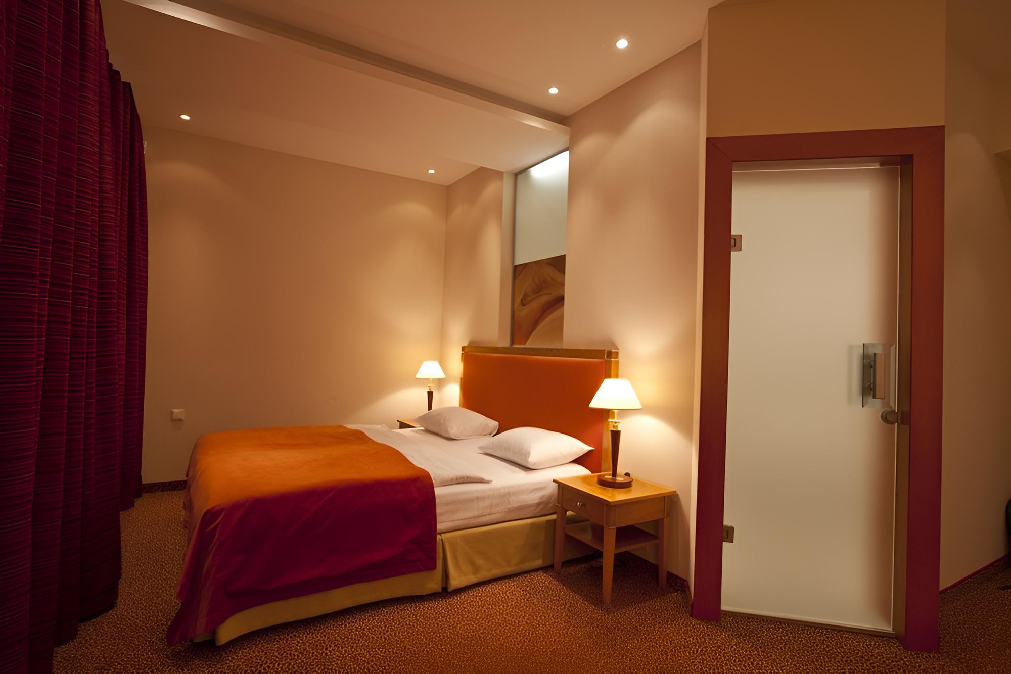 Studio Suite - Photo 2