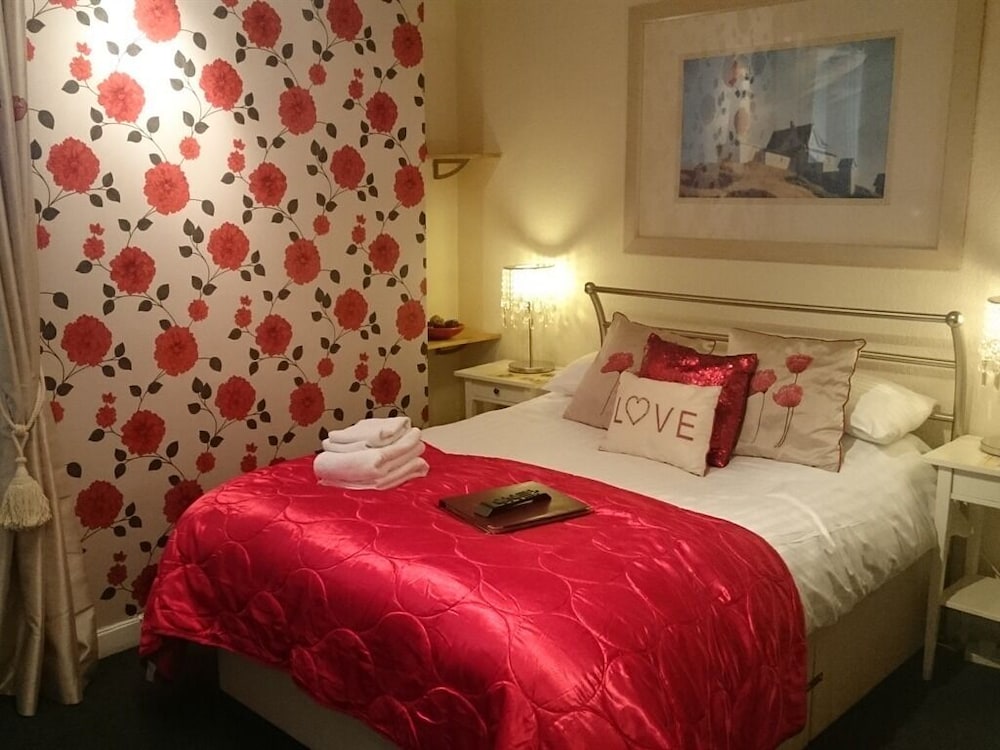 Suite, Ensuite photo 1