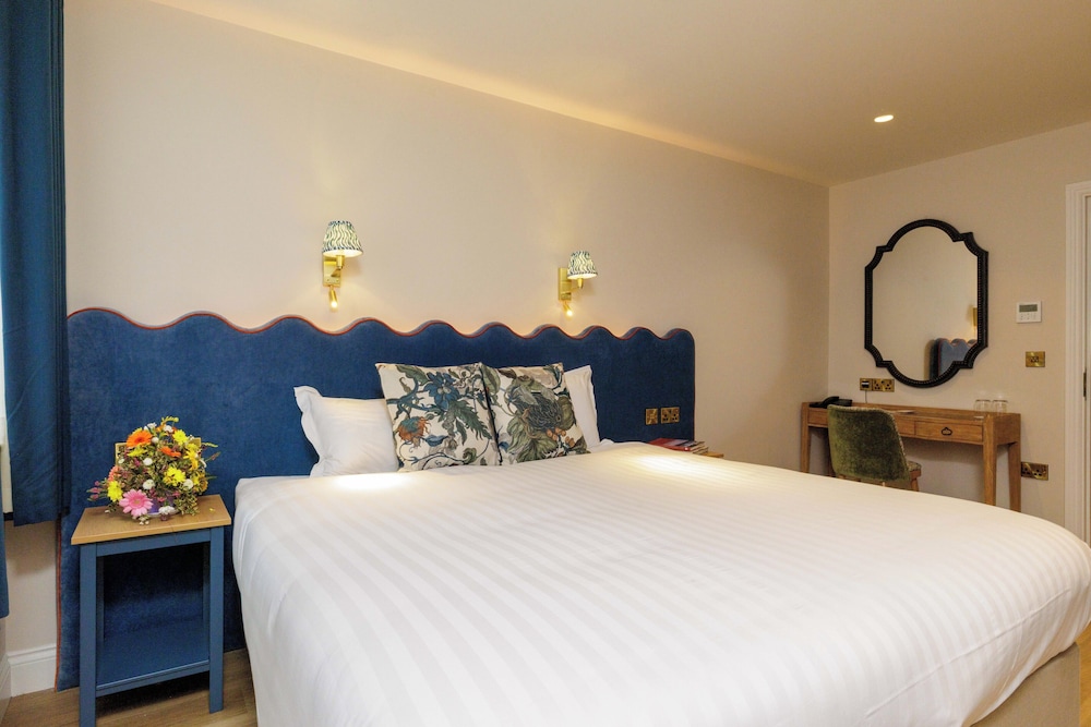 Superior Studio, 1 King Bed photo 3