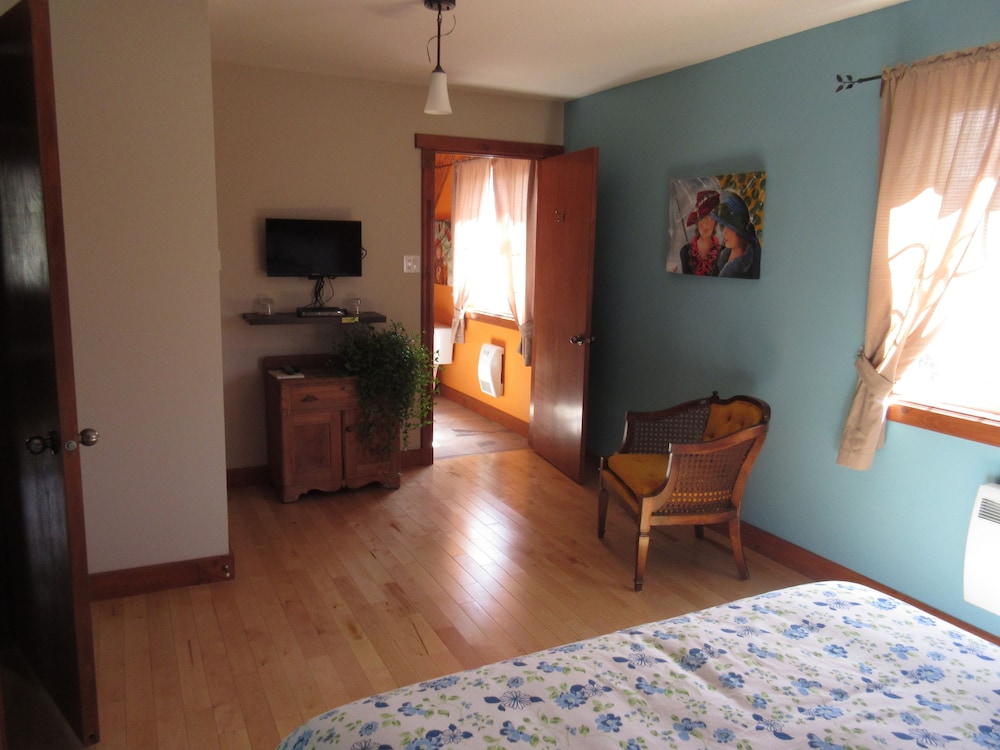 Classic Room, 1 Queen Bed photo 2