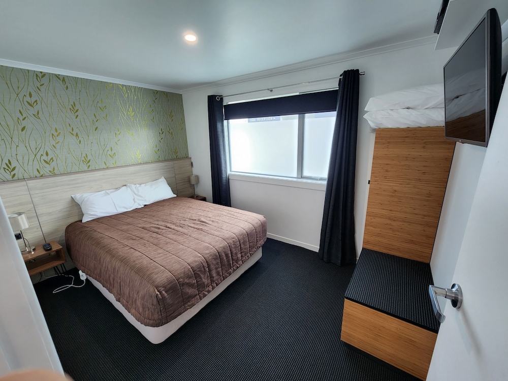 Family Suite, 1 Bedroom, Non Smoking, Kitchenette photo 2