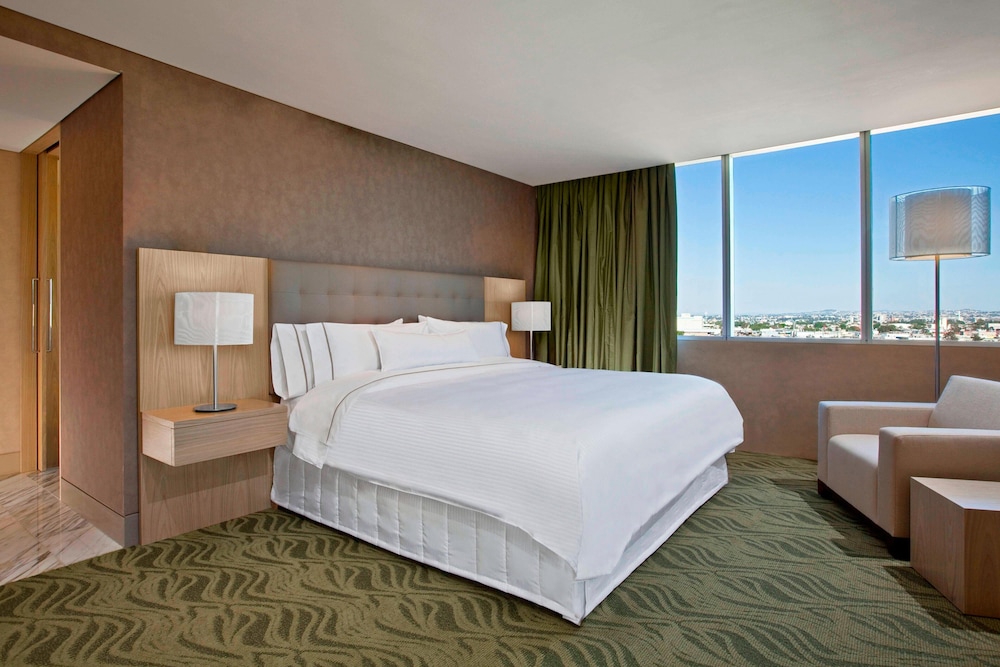 Junior Suite, 1 Bedroom - Photo 1