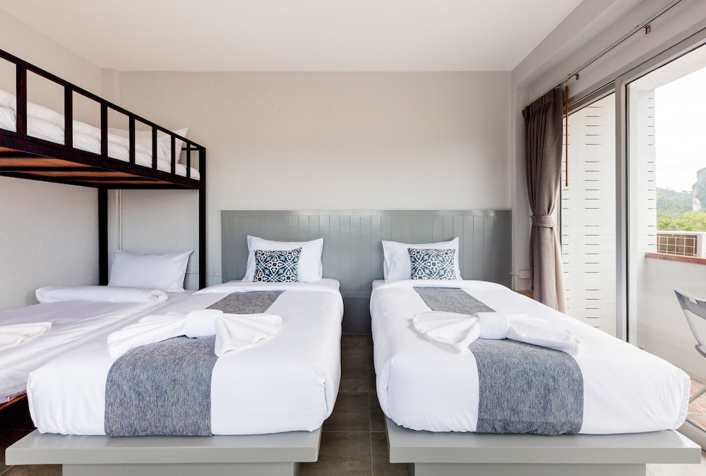 Deluxe Quadruple Room, Mountain View photo 2