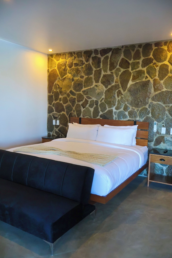 Club House, 2 Bedrooms, Hill View